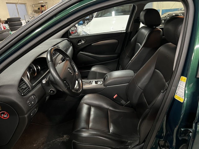 ジャガー Sタイプ R ディーラー車 左ハンドル の中古車詳細 (28,000km