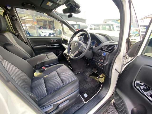 トヨタ ヴォクシー ハイブリッド ZS 煌 モデリスタフルエアロ