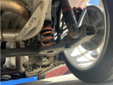 足廻りにはBLITZ製の車高調が装備されております。リアのみバネもSWIFTスプリングに変更されております。意外に乗り心地はいいです。
