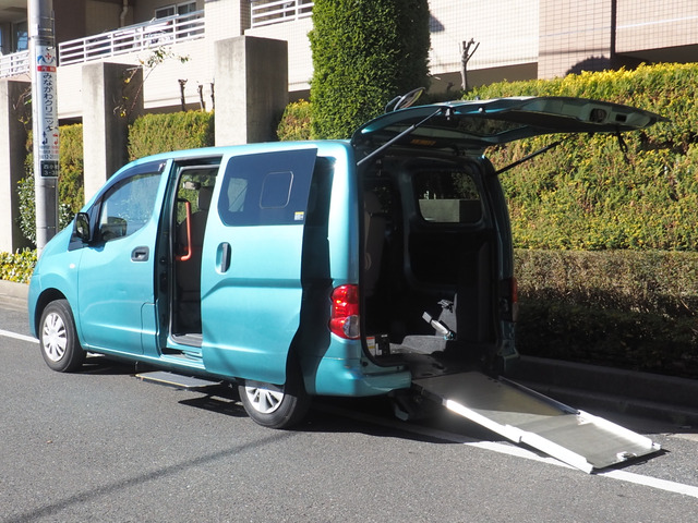 NV200バネット  福祉車両 車いす1名 計7名