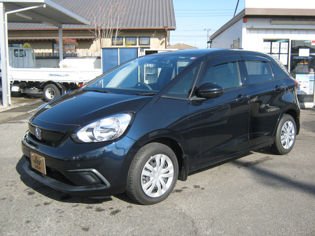 フィット 1.3 ベーシック 令和2年式、走行9,300km!!