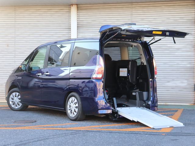 セレナ 2.0 B チェアキャブ スロープタイプ 車いす1名 送迎仕様 