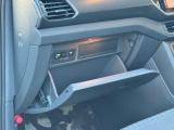 ★収納力のあるグローブボックスは小物や車用品をしっかり収納できます★