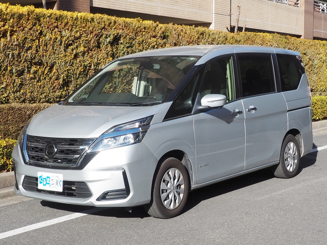 セレナ 2.0 XV 両側オートスライドドア 8人乗り