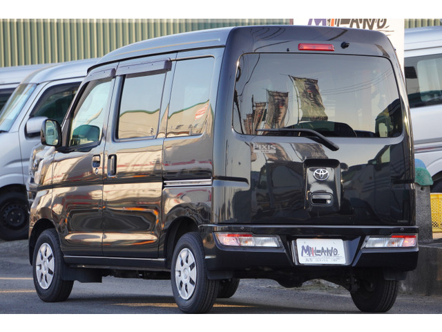 トヨタ ピクシスバン クルーズターボ タイヤ4本・荷室マット新品交換