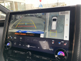 駐車やバックの際に便利な、パノラミックビューモニター付き!