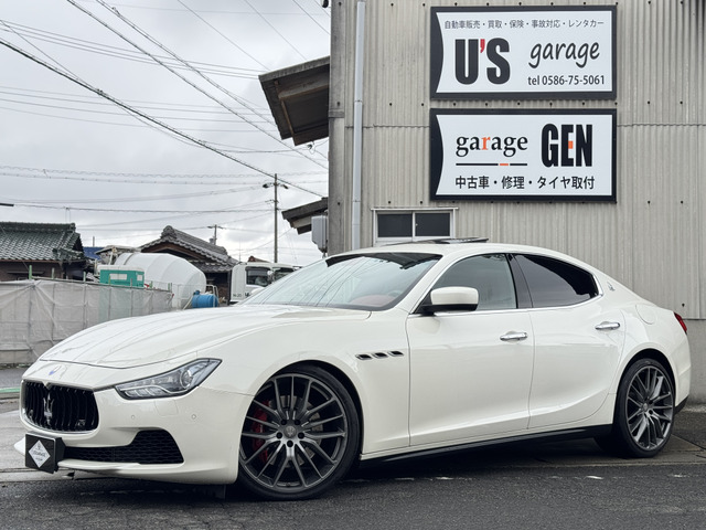 ギブリ S Q4 4WD 左ハンドル 赤本革 カーボンインテリア