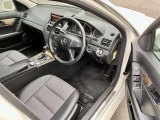 前席はパワーシートを装備、運転席はメモリー機能付きとなっております。