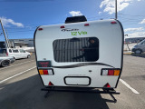 リア下のバゲッジドアから車内の収納庫にアクセス可能です。