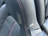 シートの中にBOSEのスピーカーが入ってます