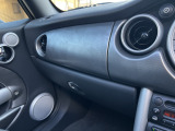 輸入車の修理や整備は高いと思っている人は多いですが、純正品同等の社外品や良質中古部品を使う事により、ディーラーの半分以下での修理、整備も可能です。お気軽にご相談ください