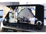 ☆バックカメラだけではなく、全周モニターも搭載されております!大きい車ですので安心ですね!