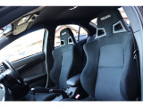 運転席、助手席のシートには「RECARO」のロゴが刺繍されており、シートヒーター機能も御座います☆
