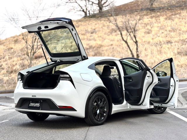 希少 1/10 30プリウス ボディ 未使用未塗装 希少 1/10 30プリウス