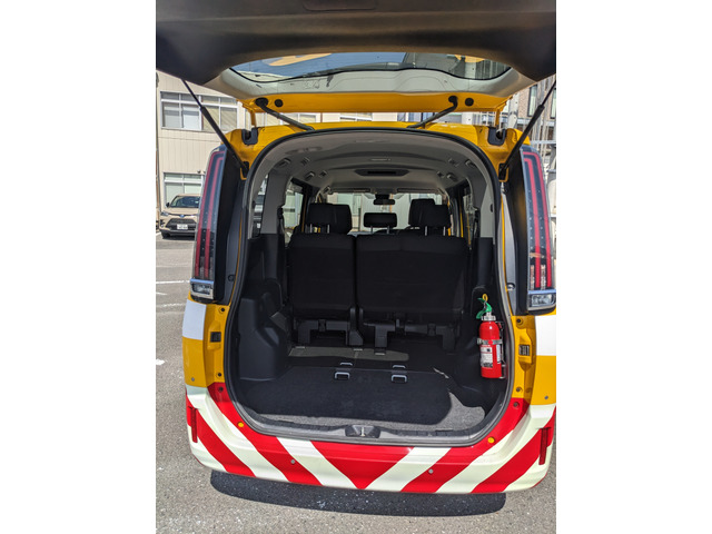 中古車 トヨタ ノア 2.0 X マルチ ユーティリティ 4WD R2年式道路作業  