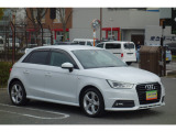 A1スポーツバック 1.0 TFSI スポーツ 1st エディション S-lineエクステリア/パドルシ...