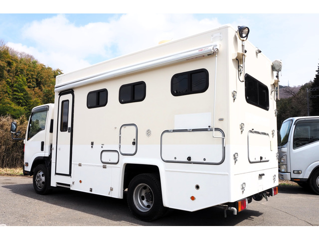 いすゞ キャンピングカー ホワイト いすゞ新型「ビーカム」が快適なキャンピングカーに！ 1568万