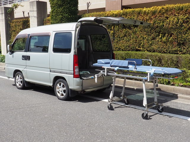 サンバーディアスワゴン  患者ゆそう車 寝台車 民間救急車