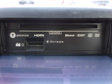 CD,DVD,SDカードスロットル。