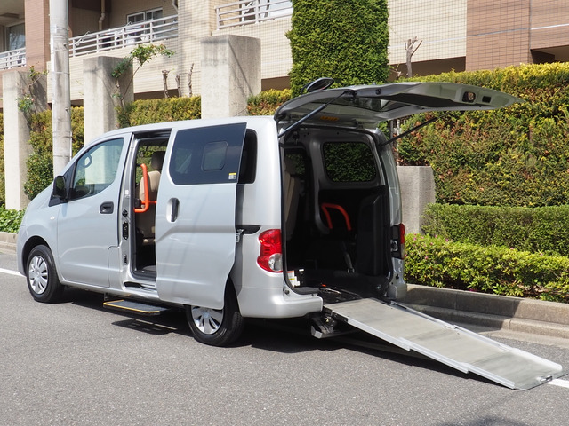 NV200バネットバン  福祉車両 チェアキャブ 車いす1名