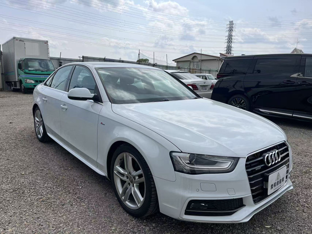 A4 2.0 TFSI クワトロ Sラインコンペティション 4WD 