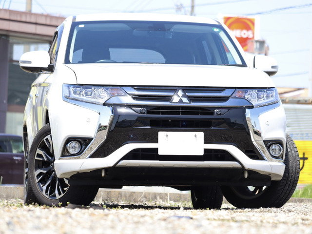 アウトランダーPHEV 2.0 G ナビパッケージ 4WD 全方位カメラ 車線逸脱警報システム