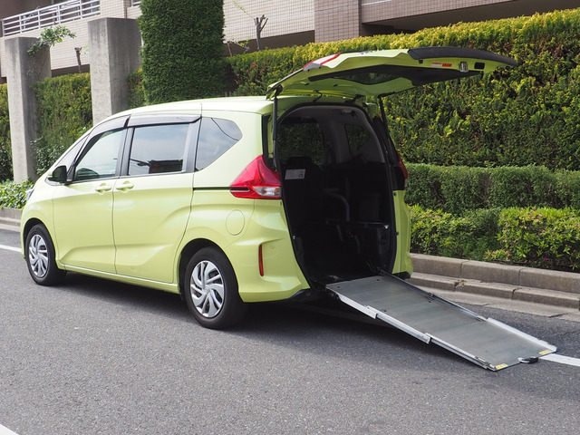 フリード 1.5 G 車いす仕様車G 福祉車両 スローパー