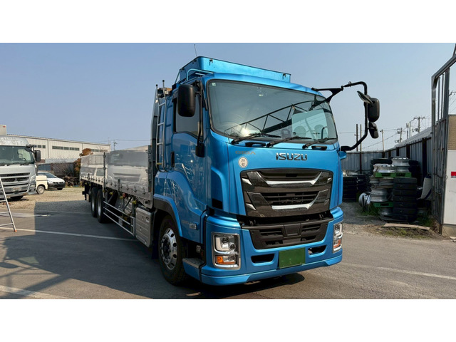 【海外配送可】【送料無料】 いすゞ ギガ の中古車 平アルミブロック【5方開き】スムーサー 椅子