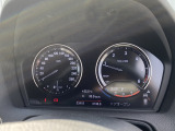 BMWらしいシンプルで見やすいメーター