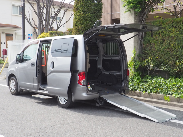 NV200バネット  福祉車両 スロープタイプ 車イス2名仕様