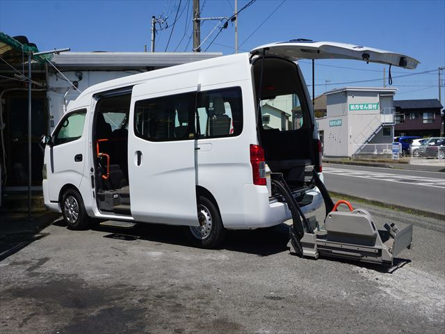 NV350キャラバン  福祉車両チェアキャブリフター車いす2名