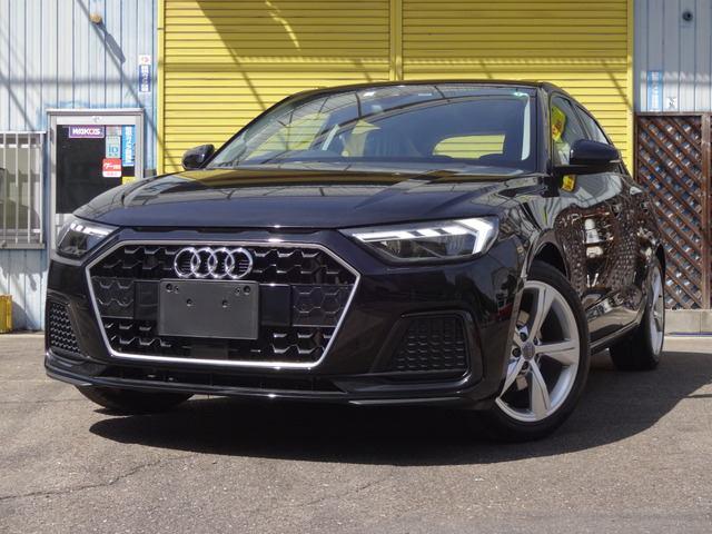 A1スポーツバック 35 TFSI アドバンスド ワンオーナ走行1.3万キロ 禁煙車