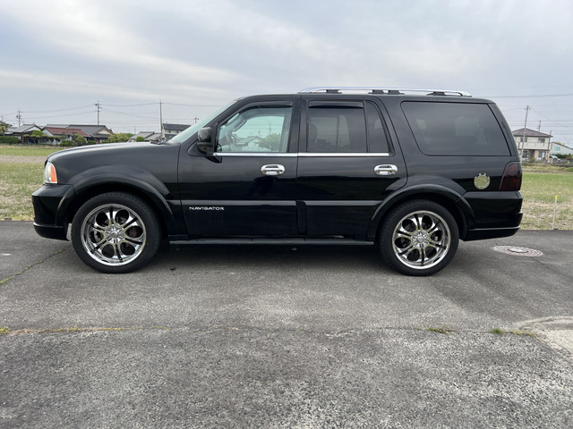 リンカーン ナビゲーター 22アルミ SR 4WD 人気の黒 の中古車