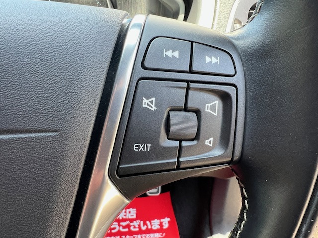 ボルボ V40 T5 Rデザイン 黒革シート・ナビ・ETC・バックカメラ の中古