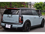 【気持ち良くご納車致します】仕上げ専門スタッフによる、専用ポリッシャーによるボディの磨き仕上げ、ホイール、タイヤハウス内側の清掃、内装の抗菌クリーニング、各部スイッチ、ハンドル、細部の清掃を行います。