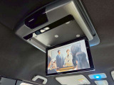 純正オプションの後席用フリップダウンモニターも付いておりで後部座席席でもTVやDVD等の映像をお楽しみいただけます♪お子様がいるご家庭などでは非常にいい装備です!