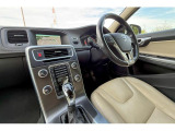 V60 T5 SE 後期アイシン製8速AT 革シート CD