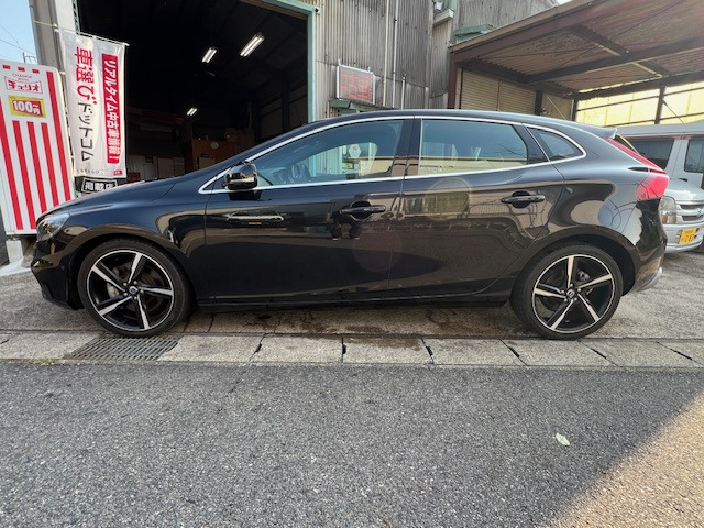 ボルボ V40 T5 Rデザイン 黒革シート・ナビ・ETC・バックカメラ の中古