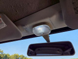 ルームランプもLEDに交換してあります。車内も明るくなるので夜間の荷物確認や車内作業がしやすくなりますね☆