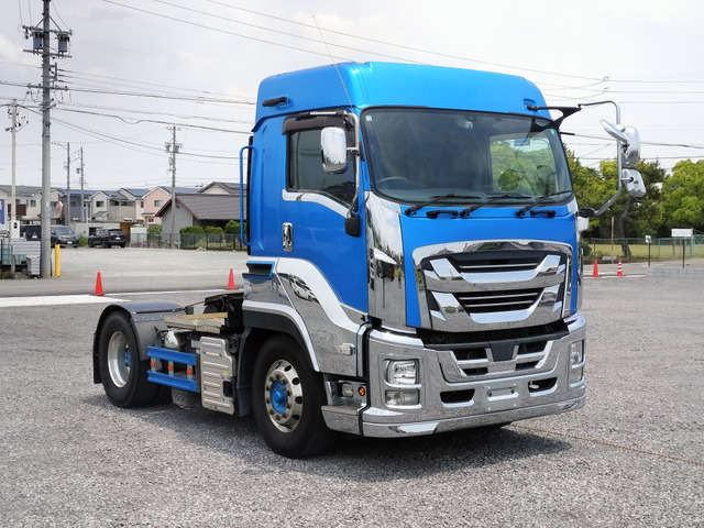 ギガ トラクタ 520馬力 第五輪荷重11500kg