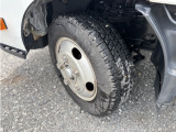 フロントタイヤ 205/70R16 スタッドレスタイヤ装着