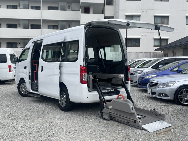 NV350キャラバン  チェアキャブ「車いす4名仕様」H/R
