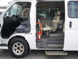 キャラバン 2.5 チェアキャブ 車いす2名仕様 電動リフター禁煙車ナビバックカメラドラレ