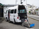 チェアキャブリフター10人乗り車いす2名+シート8名