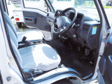運転席、助手席シート回りも大きな荒れのない良好で綺麗な状態です。室内も未仕上げですがとても綺麗な状態です