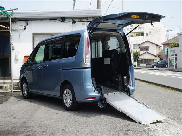 セレナ 2.0 20S チェアキャブ スロープタイプ 車いす1名 セカンド仕様 禁煙車電動ウ...