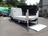 垂直パワーゲートは重量物や機械、多数の荷物を安全かつ効率的に積み降ろしが楽に行えます。