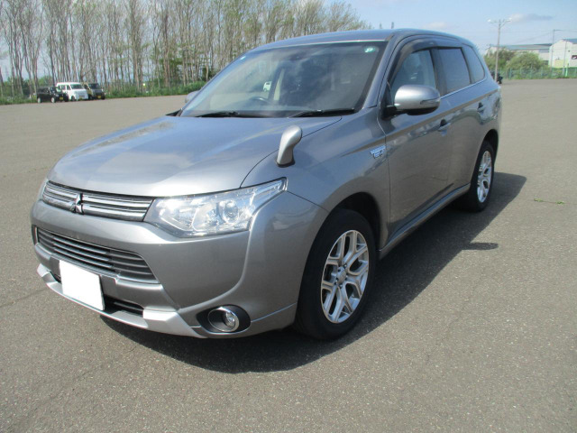 アウトランダーPHEV 2.0 G セイフティパッケージ 4WD 車検令和9年7月