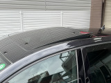 【サンルーフ チルトアップ】ガラス面の後方が浮き上がるチルトアップで車内の空気も簡単に換気できて快適です!