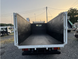 荷台:荷台床に目立つ凹凸ございません。塗装済で汚れもなしです✨ お気軽にお問合せ下さいませ。スタッフ一同、心よりお待ちしております🍀😊